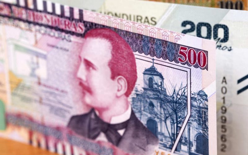 Desempleo juvenil y migración: dos caras de la misma moneda