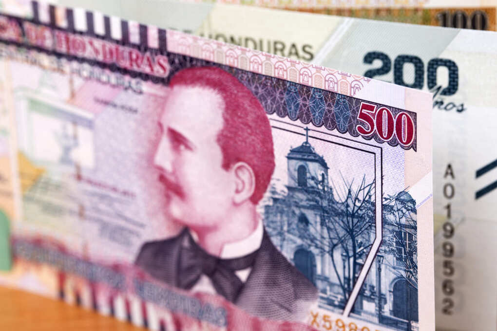 Desempleo juvenil y migración: dos caras de la misma moneda