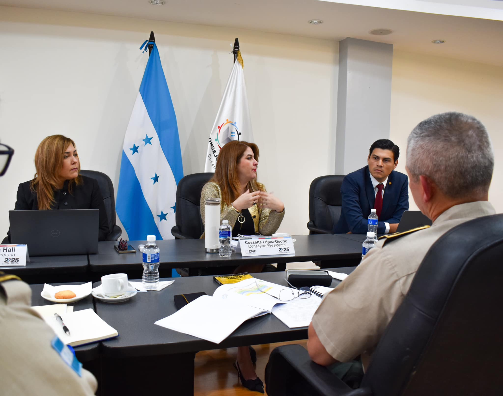 Zelaya y líderes liberales, en el centro de la crisis del CNE y de sospechas de alianza