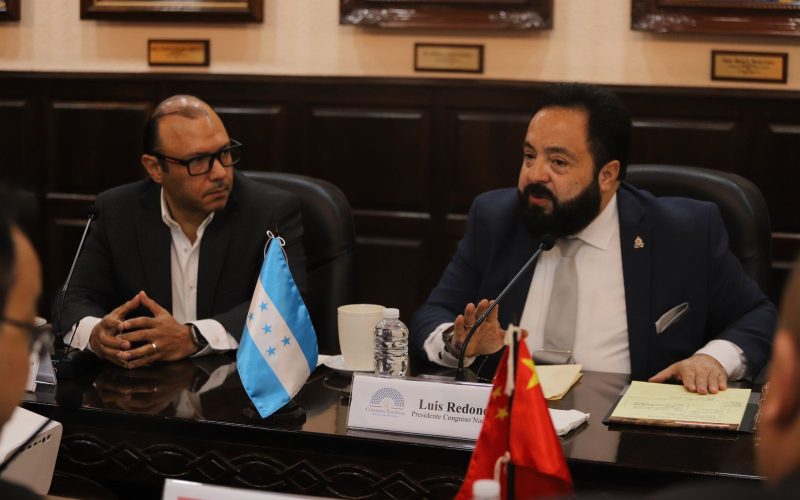 Someten a escrutinio a Luis Redondo por presunta ayuda en banco vinculado a su familia