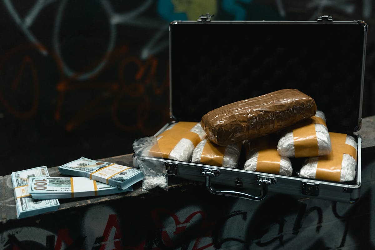 Importancia del narcotráfico en la economía de países específicos
